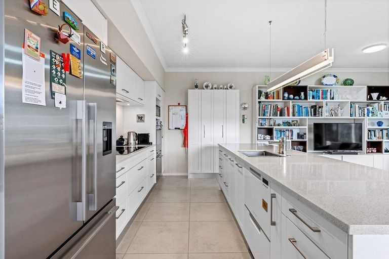 Photo of property in 61 Panorama Heights, Orewa, 0931