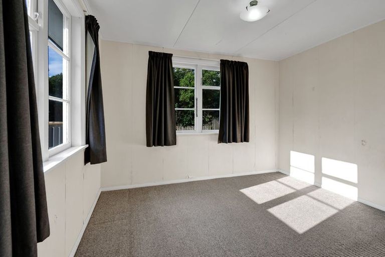 Photo of property in 21 Miro Street, Merrilands, New Plymouth, 4312