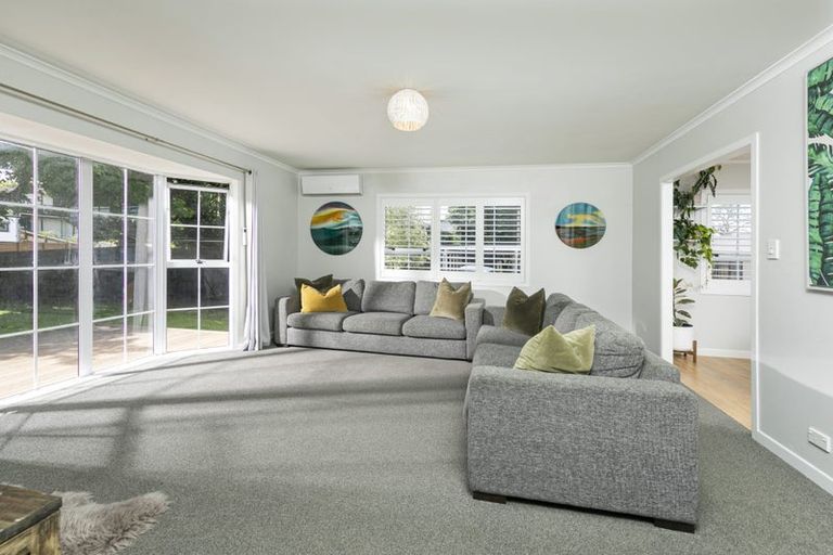 Photo of property in 107 Oreil Avenue, West Harbour, Auckland, 0618