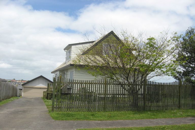 Photo of property in 12 Bill Phillip Place, Clendon Park, Auckland, 2103