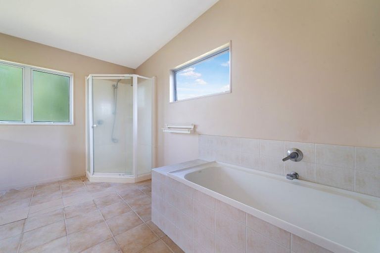 Photo of property in 28 Ferry Parade, Herald Island, Auckland, 0618