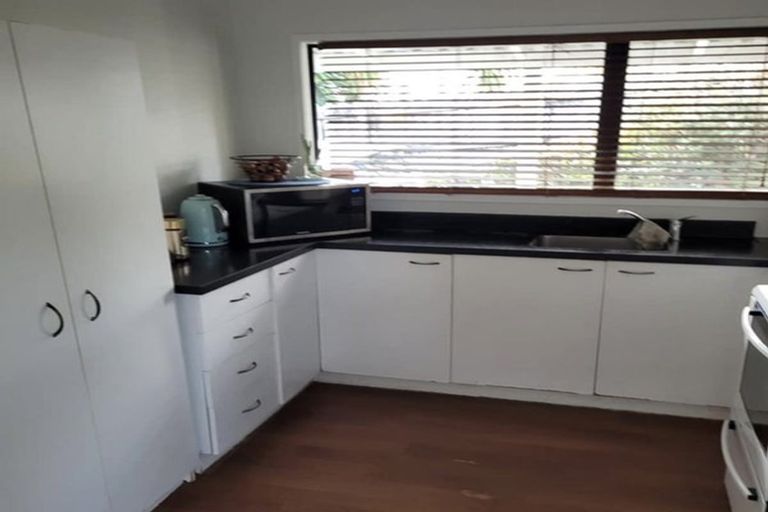 Photo of property in 1/100 Birkdale Road, Birkdale, Auckland, 0626