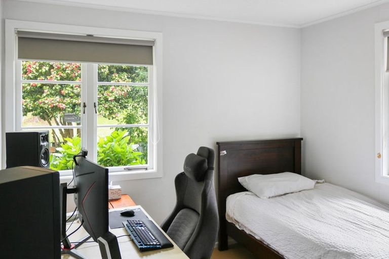 Photo of property in 1 Marewa Street, Te Atatu South, Auckland, 0610