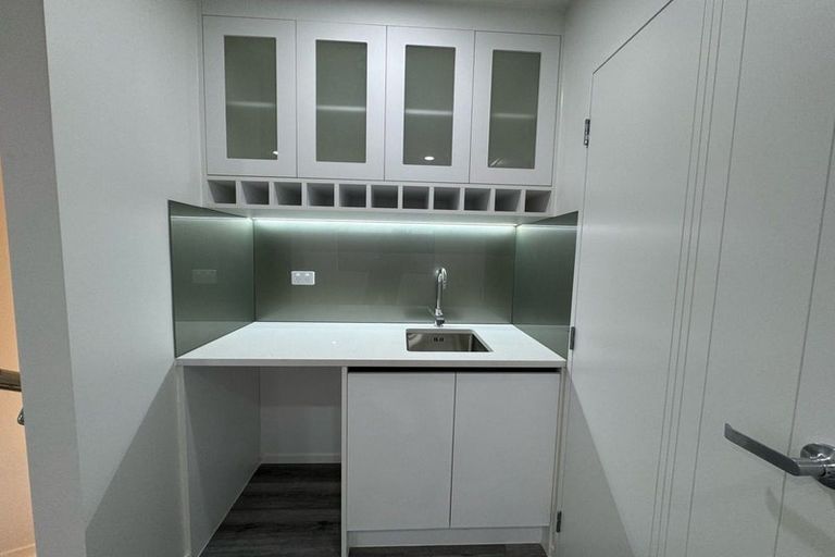Photo of property in 9/90 Picasso Drive, West Harbour, Auckland, 0618