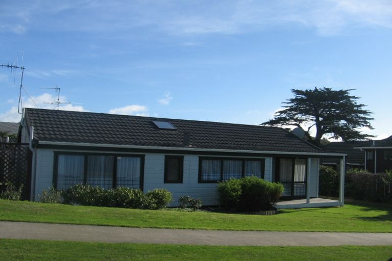 Photo of property in 2 James Cook Drive, Whitby, Porirua, 5024