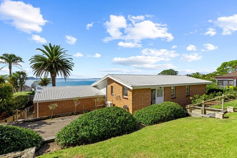 Photo of property in 30 Upper Chelverton Drive, Red Beach, 0932