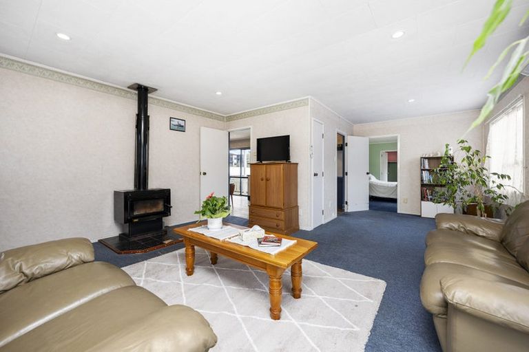 Photo of property in 39 Redlands Grove, Swanson, Auckland, 0612