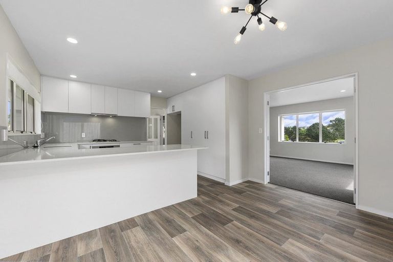 Photo of property in 27 Calypso Way, Unsworth Heights, Auckland, 0632