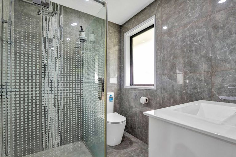 Photo of property in 2 Frederick Place, Whalers Gate, New Plymouth, 4310