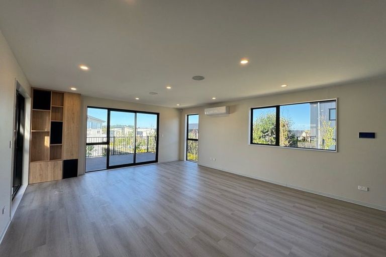 Photo of property in 22 Pohewa Road, Silverdale, 0932