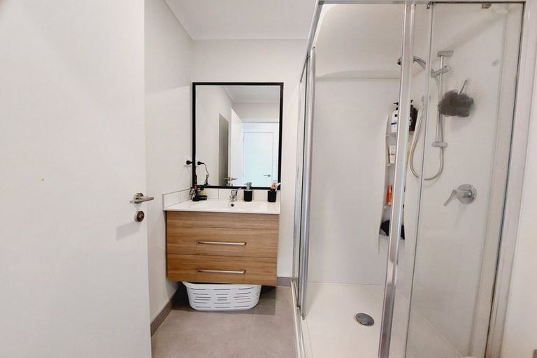 Photo of property in 22 Wharara Lane, Massey, Auckland, 0614