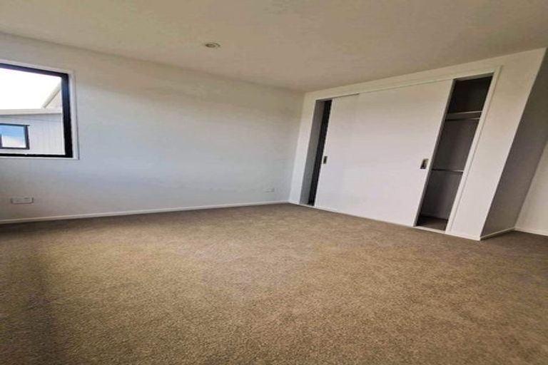Photo of property in 22 Eileen Newey Place, Henderson, Auckland, 0612