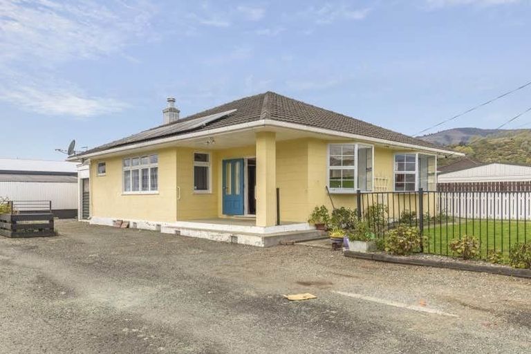 Photo of property in 1/3 Tainui Street, Stoke, Nelson, 7011
