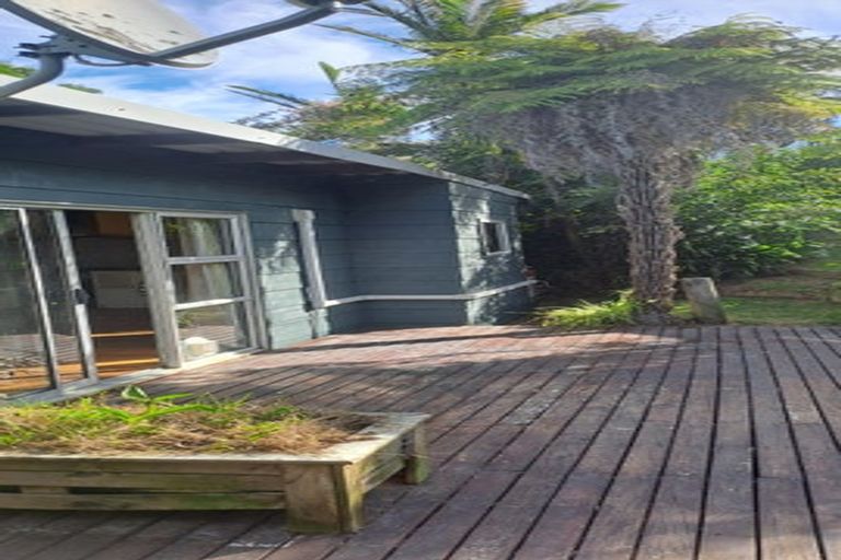 Photo of property in 2/21 Malters Place, Browns Bay, Auckland, 0630