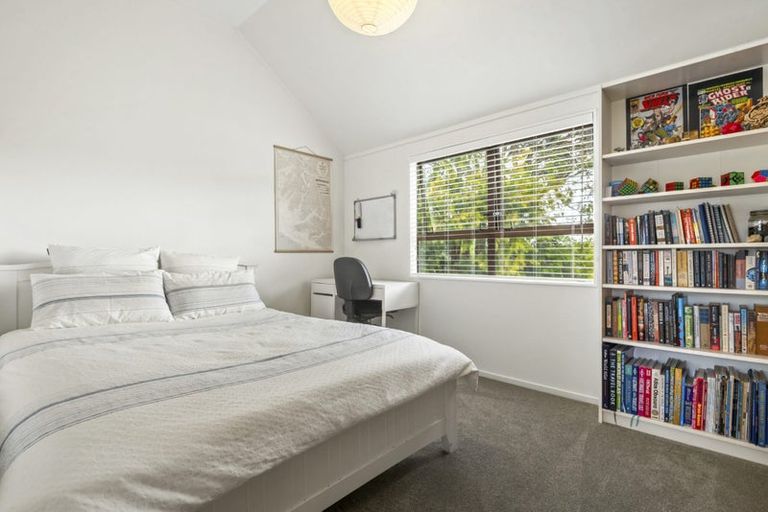 Photo of property in 2/3 Eversleigh Road, Belmont, Auckland, 0622
