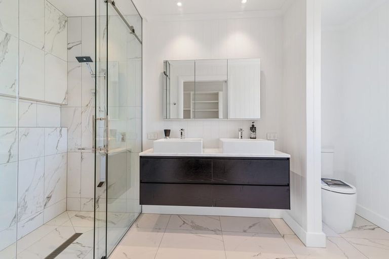 Photo of property in 1 Taumata Rise, Acacia Bay, 3385