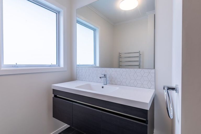 Photo of property in 73 Gloria Avenue, Te Atatu Peninsula, Auckland, 0610