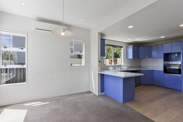 Photo of property in 2/5a Madeley Road, Mount Pleasant, Christchurch, 8081