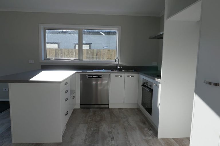 Photo of property in 32 Koru Loop, Paraparaumu, 5032