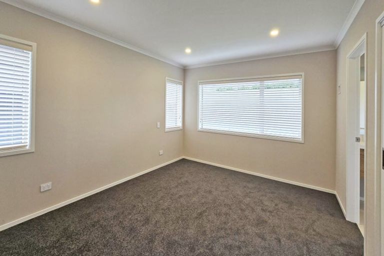 Photo of property in 14 George Yee Place, Taradale, 4112