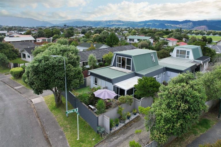 Photo of property in 9a Olive Terrace, Paraparaumu Beach, Paraparaumu, 5032