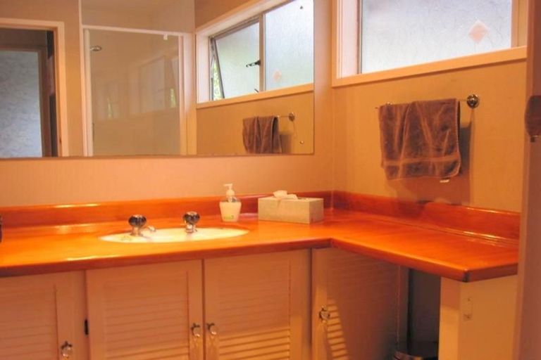 Photo of property in 2/76 Glenvar Road, Torbay, Auckland, 0630