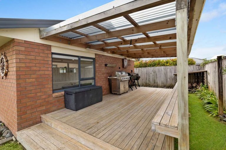Photo of property in 16 O'sullivan Place, Waiuku, 2123