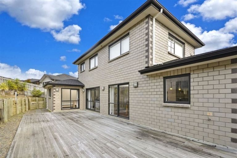 Photo of property in 99 Laurel Oak Drive, Schnapper Rock, Auckland, 0632