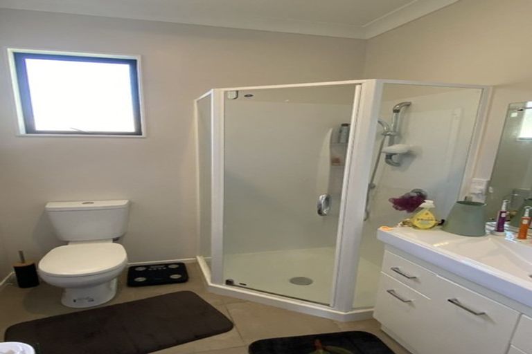 Photo of property in 13 Yarnbrook Grove, Churton Park, Wellington, 6037