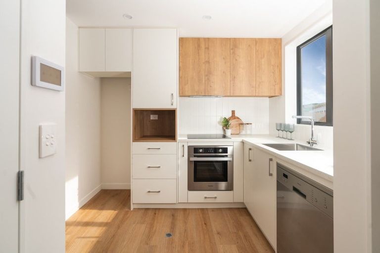 Photo of property in 90 Ara Paiwhenua, Tawa, Wellington, 5028