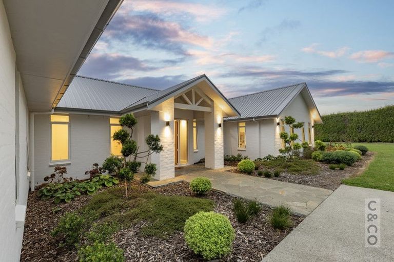 Photo of property in 88 Taupaki Road, Taupaki, 0782