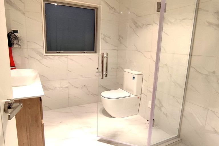 Photo of property in 24 Vanbrugh Place, Bucklands Beach, Auckland, 2014