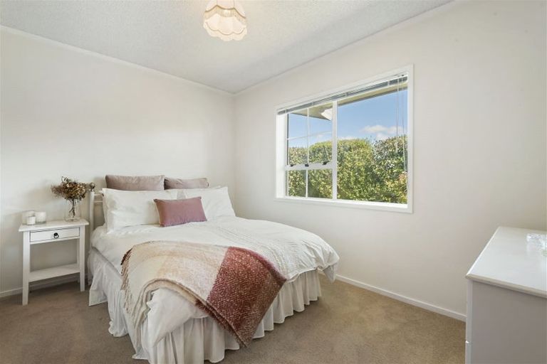 Photo of property in 3 Delisle Place, Windsor Park, Auckland, 0632