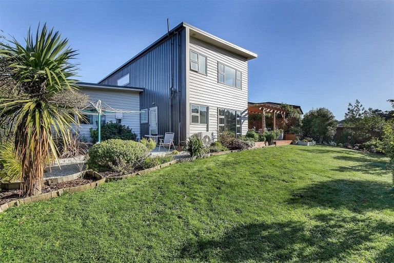 Photo of property in 51 Te Puia Drive, Aotea, Porirua, 5024