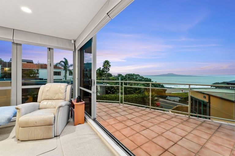 Photo of property in 2/8 Beach Road, Castor Bay, Auckland, 0620