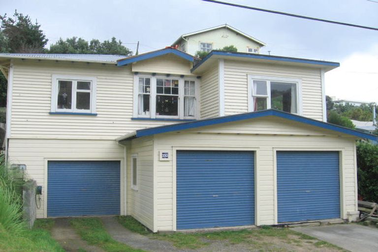 Photo of property in 26 Hungerford Road, Lyall Bay, Wellington, 6022