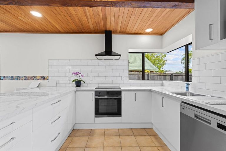 Photo of property in 6 Cullahill Street, Harewood, Christchurch, 8051