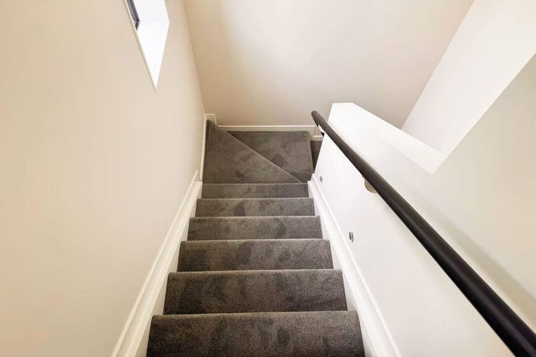 Photo of property in 95d Oreil Avenue, West Harbour, Auckland, 0618