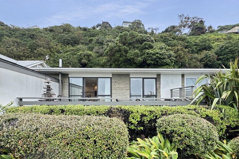Photo of property in 123 Marine Parade, Seatoun, Wellington, 6022