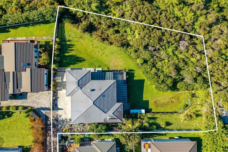 Photo of property in 21 Mcewen Crescent, Riverstone Terraces, Upper Hutt, 5018