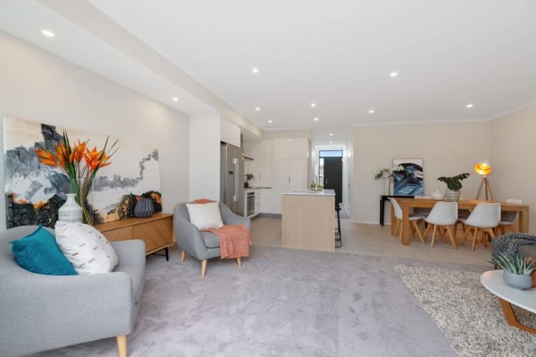 Photo of property in 34 Owen Chapman Drive, Red Beach, 0932