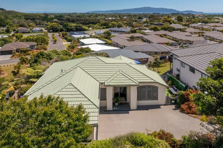 Photo of property in 56 Kakariki Grove, Waikanae, 5036