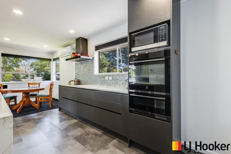 Photo of property in 8 Leaver Place, Weymouth, Auckland, 2103