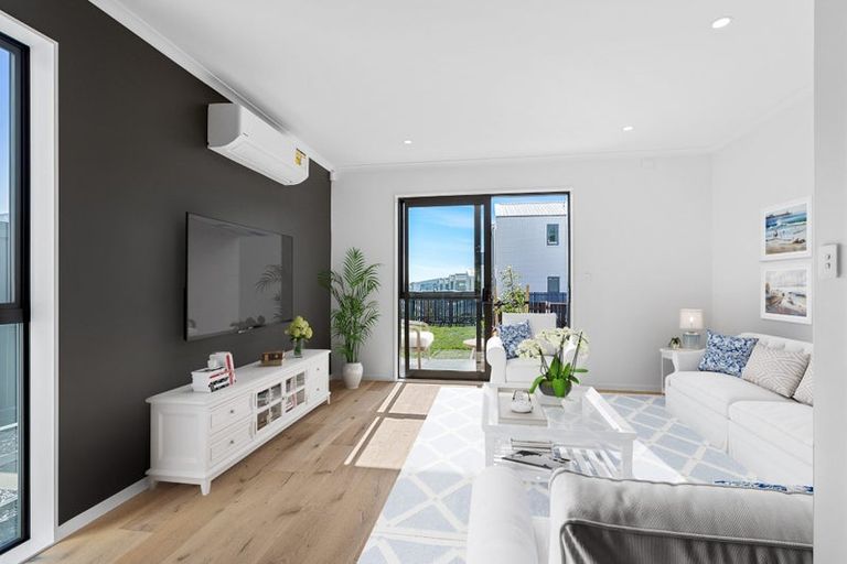 Photo of property in 18 Hema Road, Hobsonville, 0616