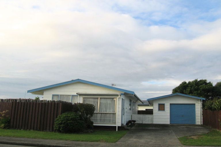 Photo of property in 4a Cypress Grove, Paraparaumu, 5032