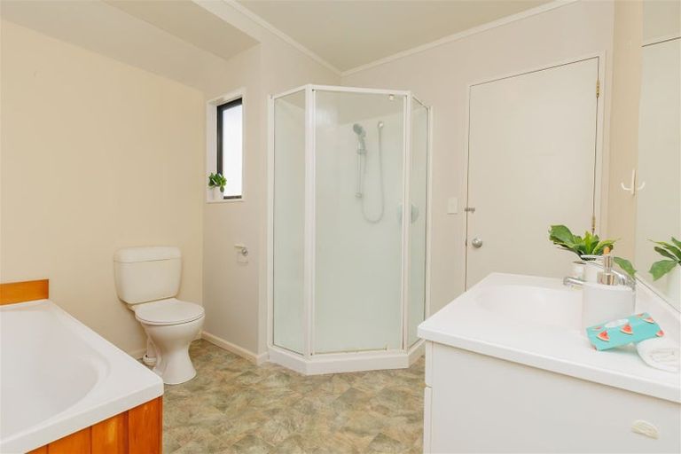 Photo of property in 15u6 Glanmire Road, Newlands, Wellington, 6037