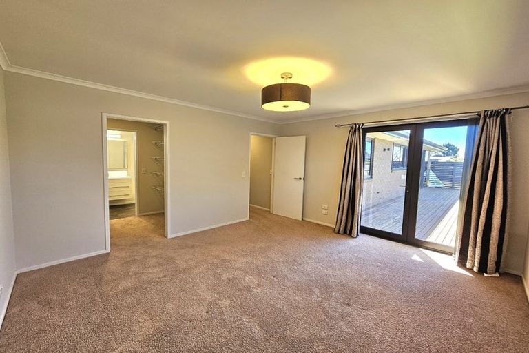 Photo of property in 18 Keene Drive, Bell Block, New Plymouth, 4312