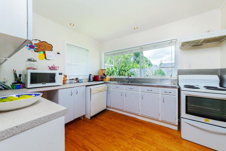 Photo of property in 3 Kaikoura Street, Henderson, Auckland, 0612