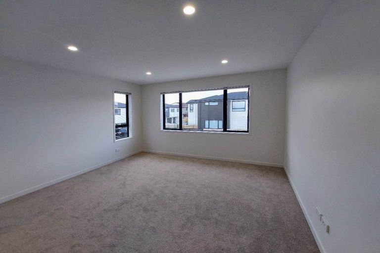 Photo of property in 7b Gulf Crest, Bucklands Beach, Auckland, 2012