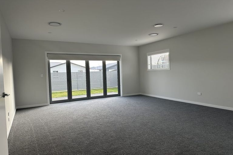 Photo of property in 5 Cassin Place, Taradale, 4112